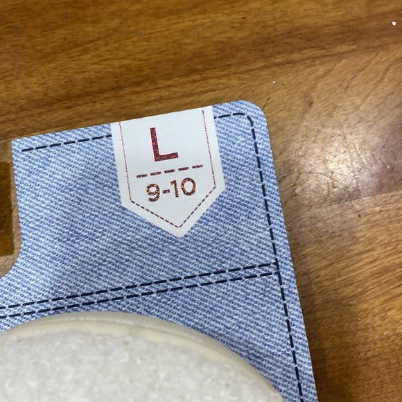 NWT.  Aeropostale, ladies’ size 9-10 (L), slippers. - Picture 7 of 14